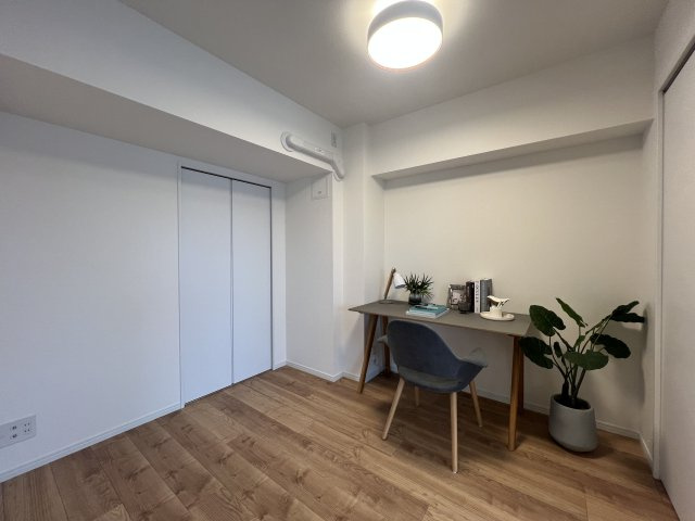 もう、イメージ通りのタワマンですー【シルエタワーヨコハマ】の洋室|使い勝手のいい洋室です