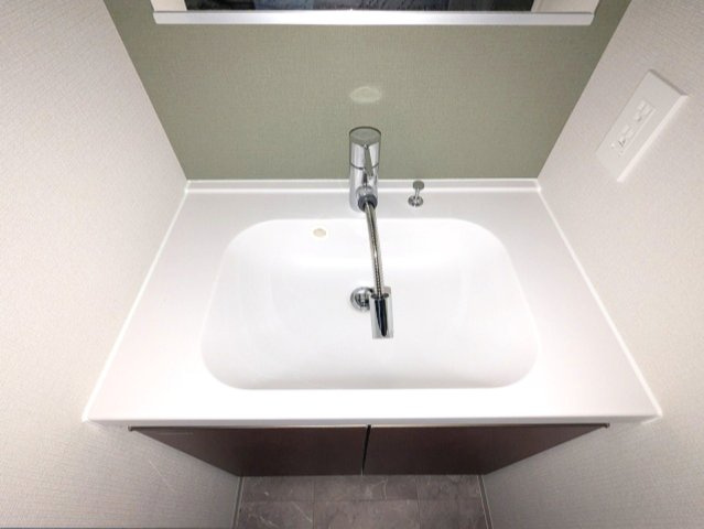 Renaissance Court浅草の設備|トイレと独立した洗面室、ハンドシャワー付です