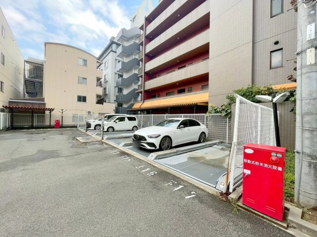 メゾングレースの駐車場