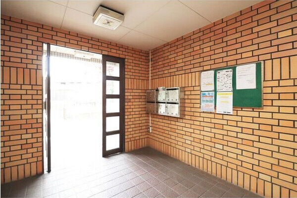 サン春日第1マンションのロビー