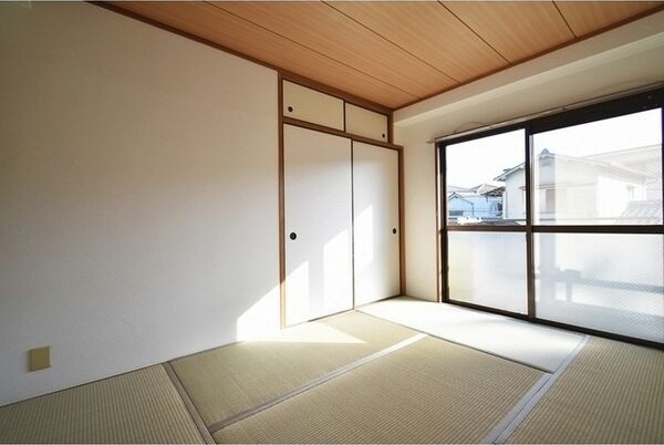 サン春日第1マンションの和室