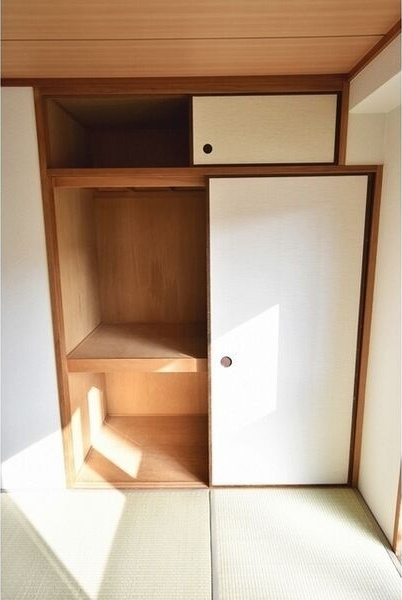 サン春日第1マンションの収納