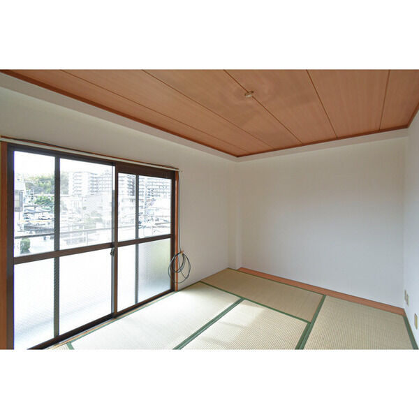 サン春日第1マンションの和室