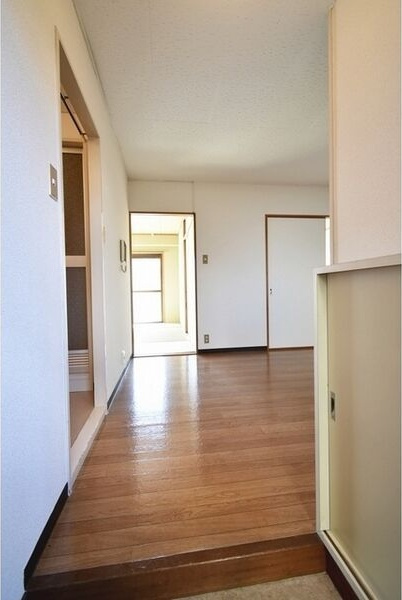 サン春日第1マンションの玄関