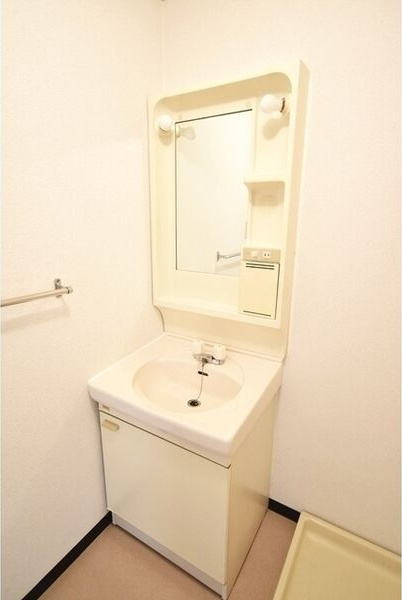 サン春日第1マンションの独立洗面台