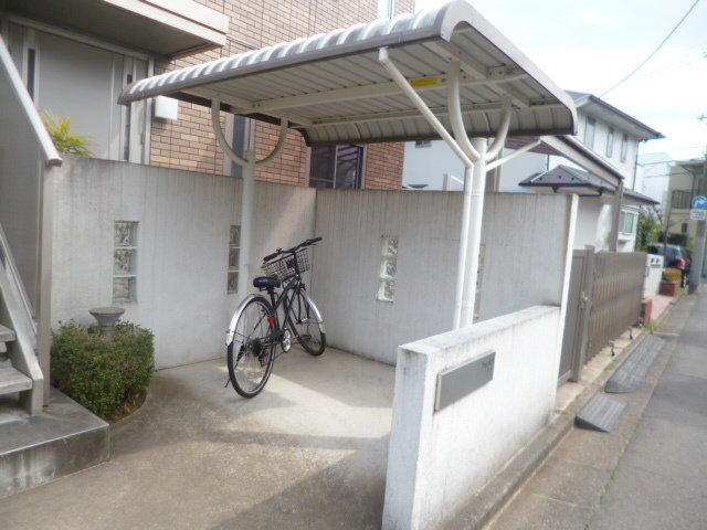ＨＥＩＭのエントランス|★屋根付き自転車置場です♪