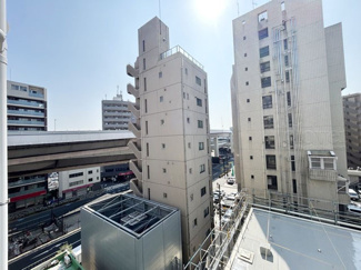 【展望】 | 眼前に広がる空の雄大さと、このお部屋の自慢の一つである「眺望」をご覧ください。毎日、この景色を独り占めできる新生活に夢が広がります。～即日のご見学可能～　お問合せはお気軽にどうぞ。
