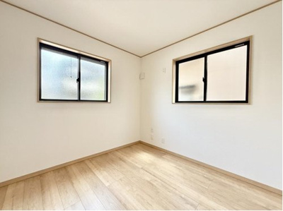 【洋室】 | 鷹の台 | 2面採光で明るく風通しの良いお部屋　