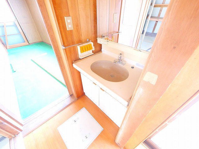 九条町貸家の洗面所