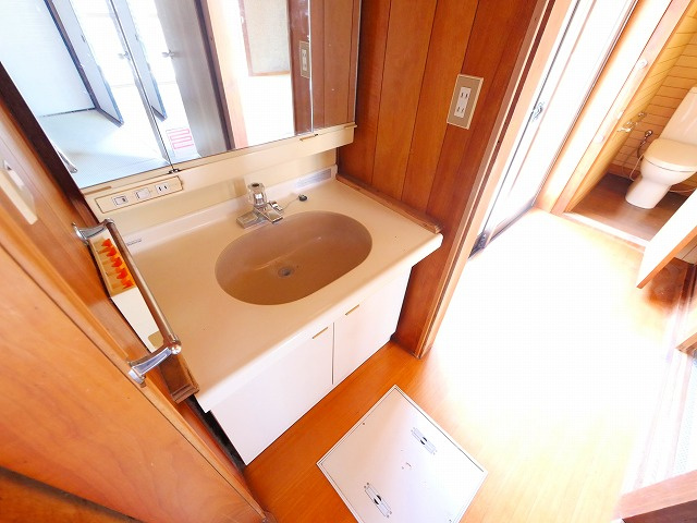 九条町貸家の独立洗面台