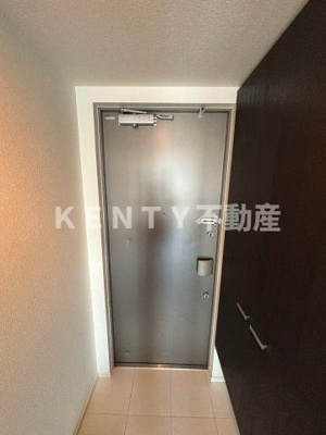 【玄関】 | イプセ蒲田 | 収納もある玄関です