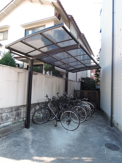 ヴィラ中落合のその他共用部分|★屋根付き駐輪場★