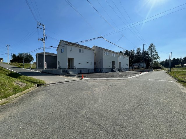 新築戸建・建売　本宮市青田第1　CRADLE GARDEN　全11棟の前面道路含む現地写真