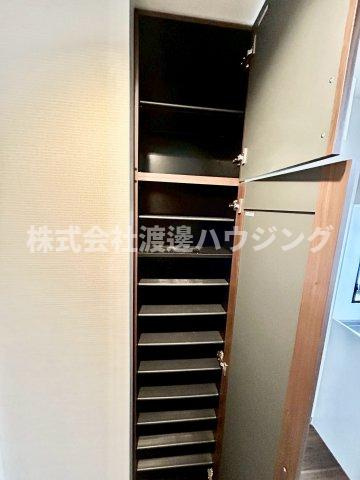 イーストサイド江坂の収納|天井高シューズBOX