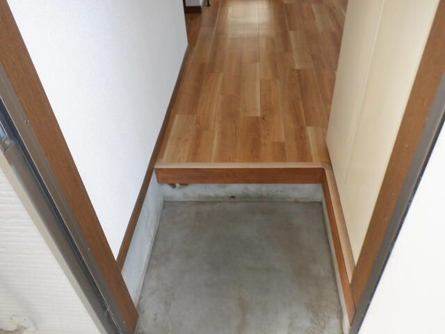 第二エスハイツ津田の玄関