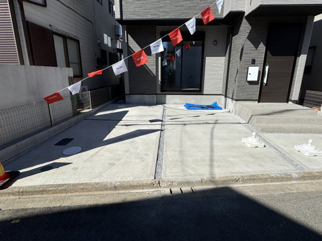 松戸市常盤平双葉町新築戸建【常盤平第三小：7分】の駐車場|駐車スペース・並列2台駐車可