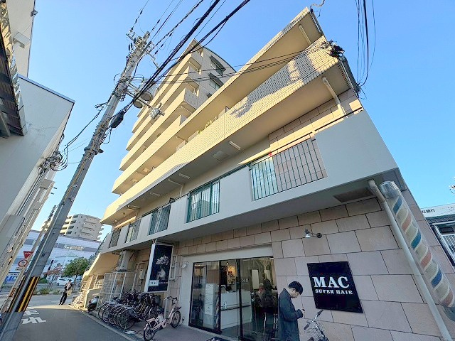 グリーンコート三国の外観