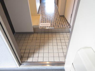 ドラル西院の玄関