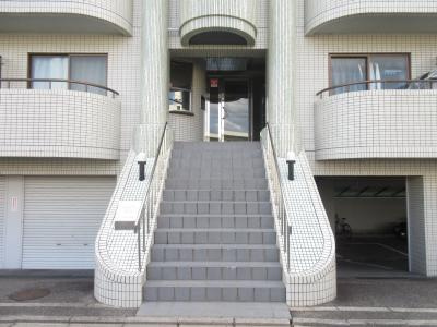 ドラル西院のエントランス