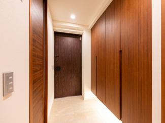 【玄関】 | ロイヤルシーズン麻布永坂