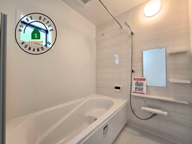 熊本市東区沼山津4丁目第1-1棟（1号棟）　の浴室|1日の疲れを癒してくれる広々バスルーム。雨の日のお洗濯にも大活躍な浴室乾燥機付です！