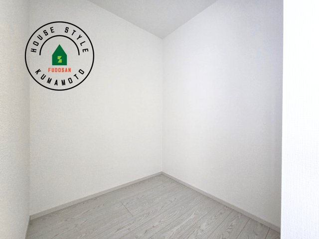 熊本市東区沼山津4丁目第1-1棟（1号棟）　の収納|洋服や大きな荷物が多い方や人数の多いご家族などは、一般的なクローゼットよりもウォークインクローゼットのほうが使い勝手が良いです。