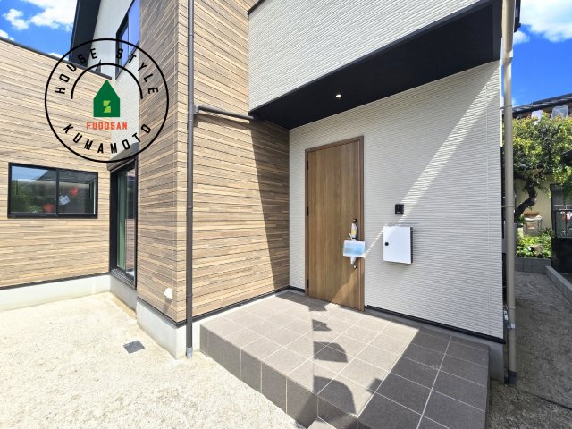 熊本市東区沼山津4丁目第1-1棟（1号棟）　の玄関|おでかけの時も帰った時も、「我が家」を最初に感じでもらえる素敵な空間に。