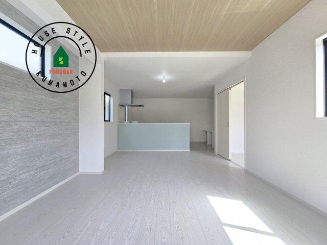 熊本市東区沼山津4丁目第1-1棟（1号棟）　の居間・リビング|キッチンからリビングをしっかり確認できます。家族の笑顔があふれる空間になりそうですね。