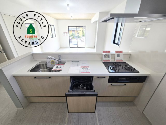 熊本市東区沼山津4丁目第1-1棟（1号棟）　のキッチン|ご家族を近くに感じられる対面キッチンのLDK。会話もはずみそうですね。