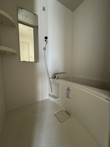 ルミエール西代A棟の浴室