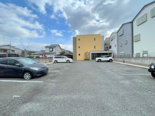 ジョイーレの駐車場