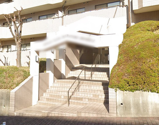 横浜市戸塚区品濃町の賃貸マンションのエントランス
