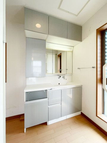 本山北町5丁目貸戸建（N邸）の独立洗面台|独立洗面化粧台が付いています