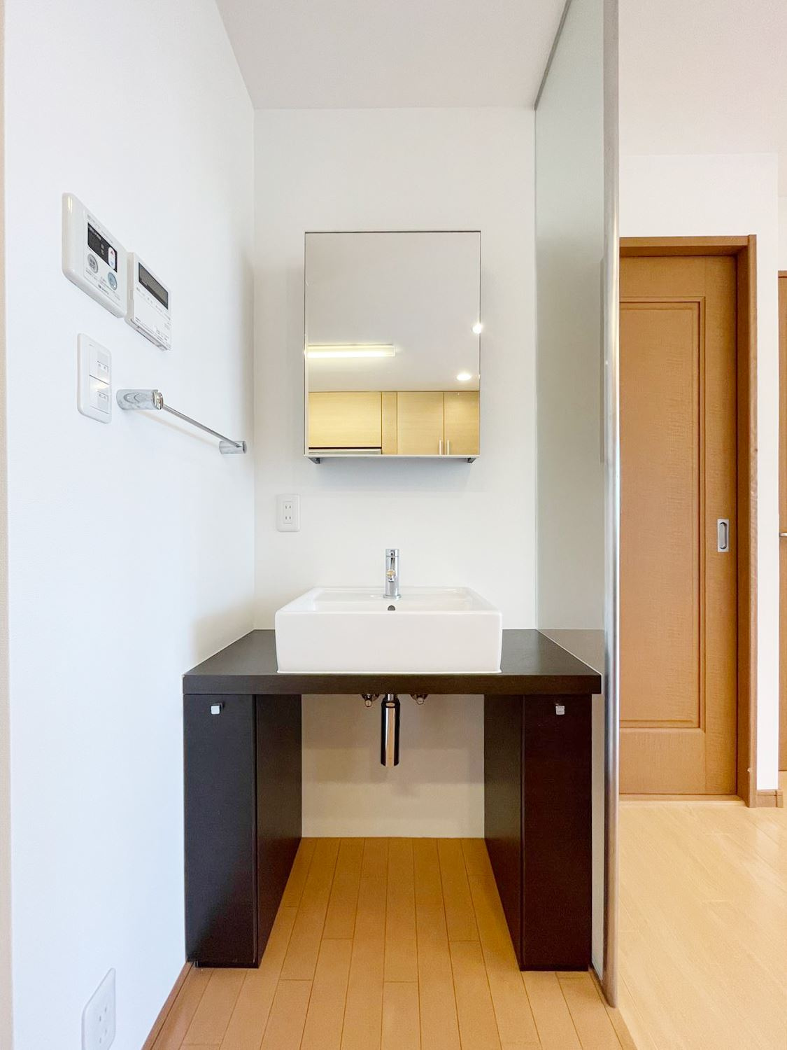 本山北町5丁目貸戸建（N邸）の独立洗面台|使いやすい独立洗面台です