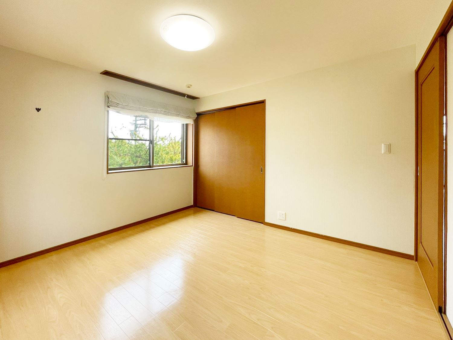 本山北町5丁目貸戸建（N邸）の洋室|落ち着いた色調の洋室です