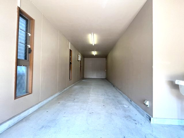 本山北町5丁目貸戸建（N邸）の駐車場|駐車場があるので、車を買う予定の方も安心です