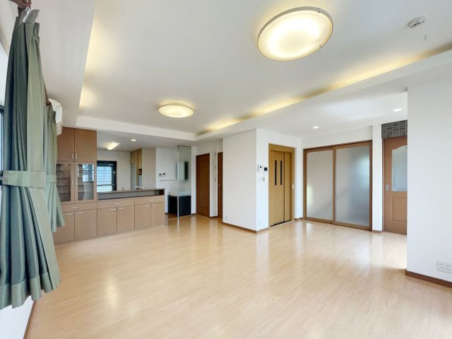 本山北町5丁目貸戸建（N邸）の居間・リビング|おしゃれな居間です