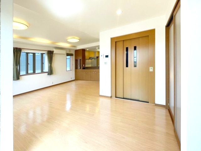 本山北町5丁目貸戸建（N邸）の居間・リビング|ゆったり過ごせる居間です