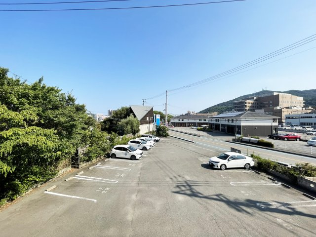 徳島市北佐古一番町の賃貸マンションの駐車場