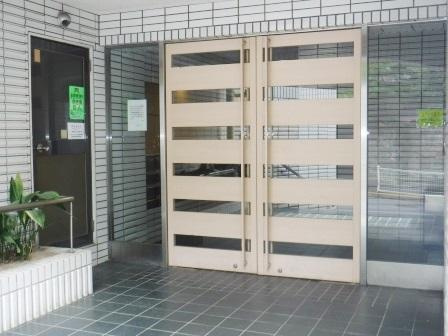 ワコー第2マンションのエントランス