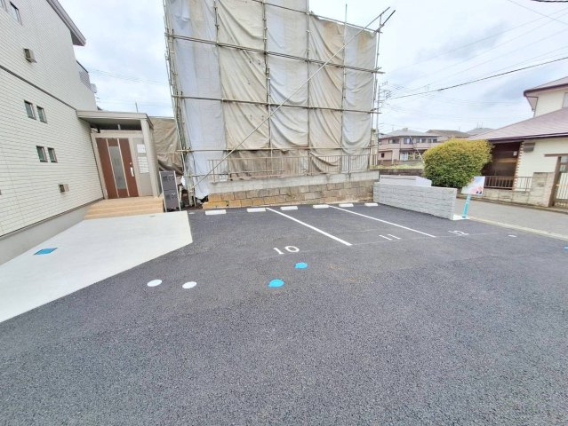 ファミール湘南Bの駐車場