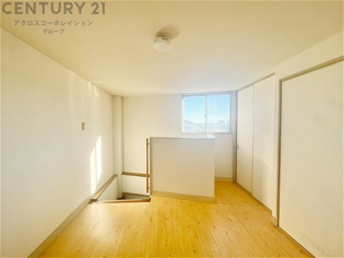 創造性や成長を促す遊びの空間を提供。学習や趣味に集中できる環境を整えます。個別のプライベートスペースは自己表現と自立心を育み、心地よい睡眠環境を整えリラックスできる場所を提供。
