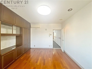 リラックスできるプライベート空間で、快適な睡眠をサポート。個人の好みに合わせたインテリアや寝具で心地良さを追求。プライベートな時間を過ごし、リフレッシュする場所におすすめです。
