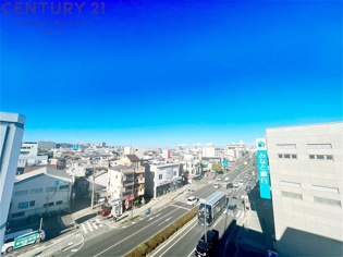 屋上のルーフバルコニーからは開放的な景色が望めます。