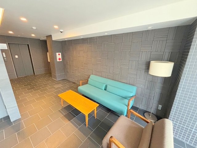 プリエール新大阪イーストのエントランス