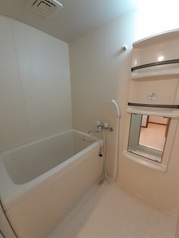 ホワイトリバー　Ｂの浴室|コンパクトで使いやすいお風呂です