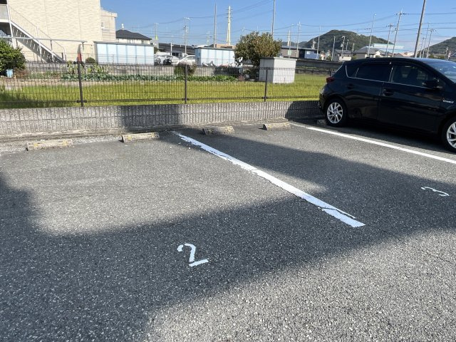 ドミール中島Ｎの駐車場