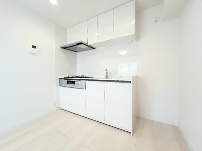 【キッチン】 | 綱島マンション | ◆長い時間滞在するキッチンだからこそ、食事の準備を楽しい時間に、忙しい時でもスムーズに無駄なく作業できる、お手入れも簡単にできるなど、毎日を楽しくするキッチンスペースに仕上げました。