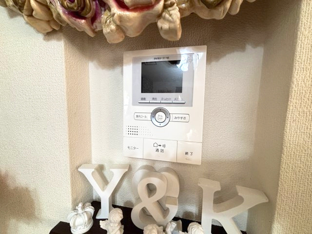 安心のモニター付きインターホンです。