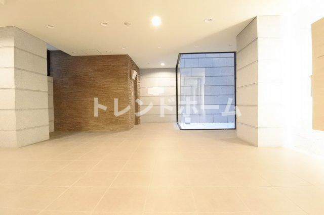 レジュールアッシュ心斎橋VITAのエントランス|選べる家電プランあり！！